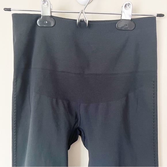 Free People Movement 7/8 Seamless Contour Side Cut Out Spandex Leggings Grey M/L - Picture 11 of 12